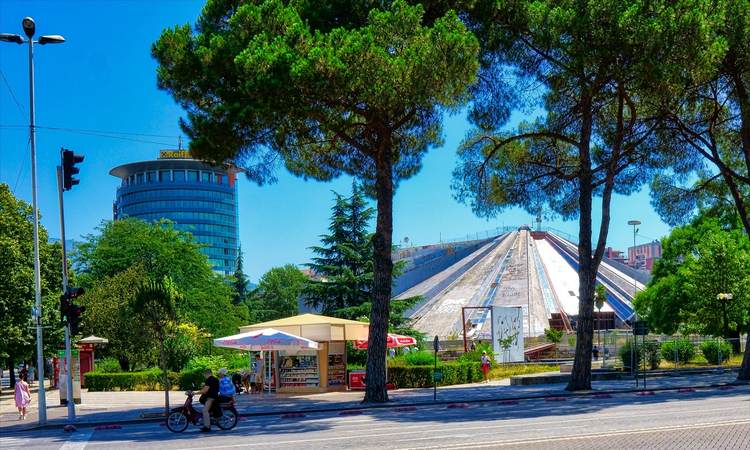 Tirana piramis